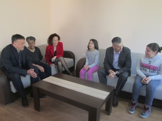 Porodica Rakovic sa predsednikom opstine Cajetina
