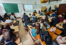 „На матуру без аутомобила“ – едукација младих у Чајетини о безбедности у саобраћају