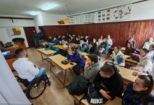„На матуру без аутомобила“ – едукација младих у Чајетини о безбедности у саобраћају