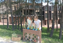 Акцију уређења зелених површина помогли ученици ОШ "Димитрије Туцовић"
