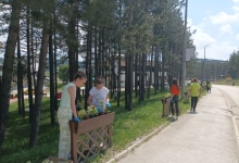 Акцију уређења зелених површина помогли ученици ОШ "Димитрије Туцовић"