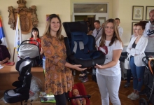 Подела ауто седишта