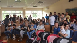 Подела ауто седишта